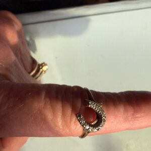 10k  gold horseshoe ring